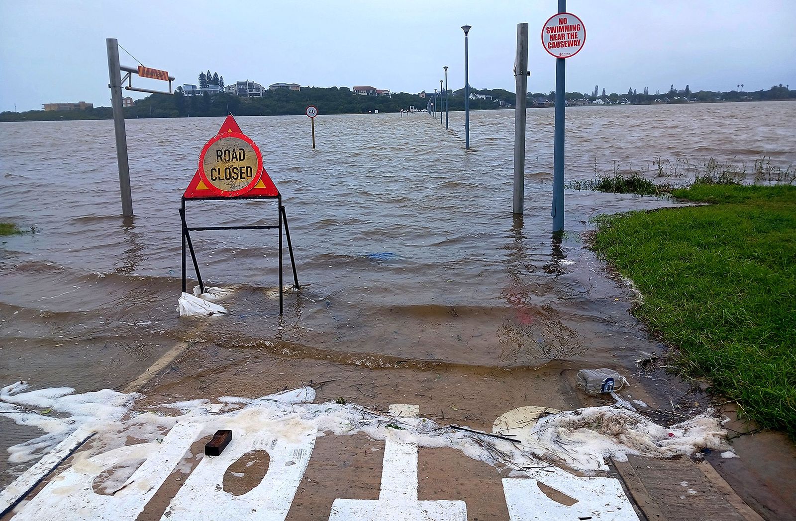 Kouga Dam Overflows Amidst Devastating Rains in South Africa — image 3