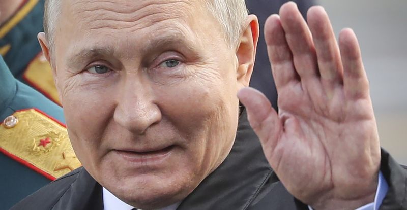 Putin says government must support domestic car industry, wants new plan soon - Daily Maverick