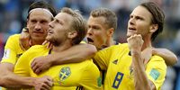  Emil Forsberg (2nd L) of Sweden celebrates with teammates after scoring the opening goal during the FIFA World Cup 2018 round of 16 soccer match between Sweden and Switzerland in St.Petersburg, Russia, 03 July 2018. EPA-EFE/ANATOLY MALTSEV   