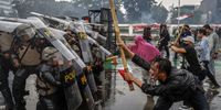 Protesters clash with the police during a protest outside the parliament building in Jakarta, Indonesia, 28 August 2025. More than a thousand of protesters staged a rally against housing allowance for the parliament members.  EPA/MAST IRHAM