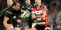  Adam Hastings of Gloucester passes the ball as Eben Etzebeth challenges during the EPCR Challenge Cup Final match between Gloucester Rugby and Hollywoodbets Sharks at Tottenham Hotspur Stadium on May 24, 2024 in London, England. (Photo by David Rogers/Getty Images)