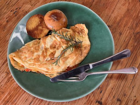 Lekker Brekker Monday: Early-bird omelette with red and yellow peppers