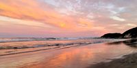 An Autumn Beach Sunset. Taken in Cintsa Bay, Eastern Cape May 2022. Image: Shannon Moore ( @ShotsBy Shanzy)