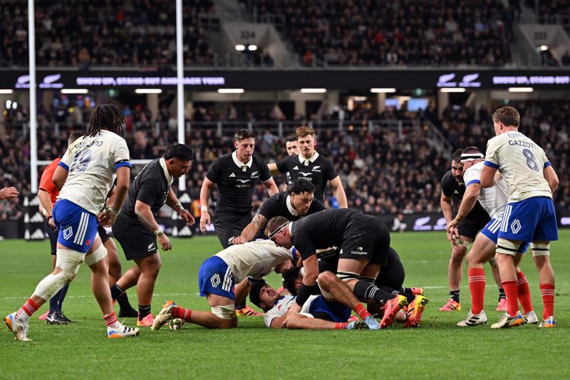 Boks muse aloud about All Blacksâ possible illegal breakdown tactics