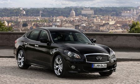 Infiniti M37S: Politely premium