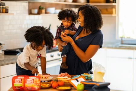 How to create a healthy eating plan for your children