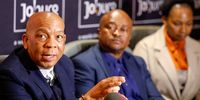 Minister of Electricity Kgosientsho Ramokgopa (left) briefs the media in June 2025 on the dispute resolution process between Eskom and City Power. City Power has agreed to keep its current account up to date and to settle its R3.2-billion bulk supply arrears with Eskom over the next four years, while Eskom agreed to waive R830-million in claims. (Photo: Gallo Images / Sharon Seretlo)