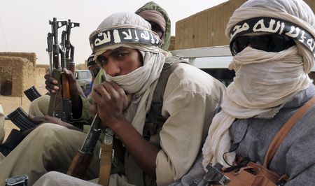 Mali Islamists destroy tombs at famous Timbuktu mosque