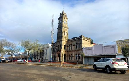 Mayor insists they will solve Makhanda’s many problems as hundreds gear up to demand her removal