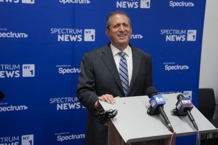 NYC mayoral candidate Brad Lander released after immigration court arrest