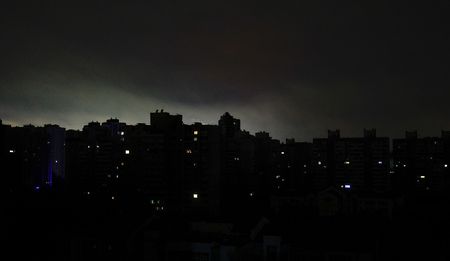 Poland warns of potential refugee influx; Hungary urges EU to find solution to Lukoil standoff