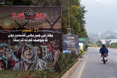 Explosion injures eight outside court in Islamabad, police say