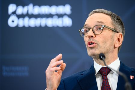 Attempt to form Austria's first government led by far right collapses