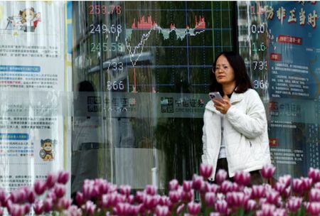 Asian stocks rise as traders weigh US debt, trade deals