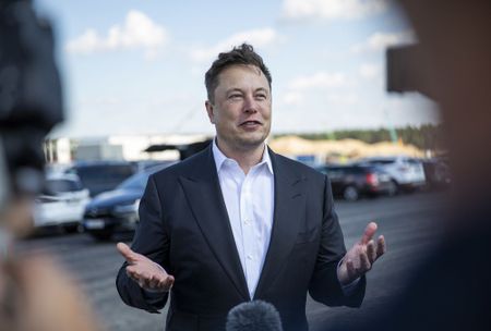 Judge fast-tracks Twitter versus Elon Musk trial to October