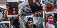 epa10207333 Iranian people hold pictures of Mahsa Amini during a protest outside the Iranian Consulate following the death of Mahsa Amini, in Istanbul, Turkey, 26 September 2022. Protests have erupted in Iran and across the world after the death of Mahsa Amini who died last week in custody of Iran's morality police.  EPA-EFE/SEDAT SUNA