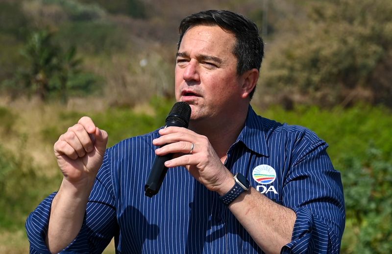Dairy and beef industry scepticism grows over Steenhuisen’s plans for foot ...