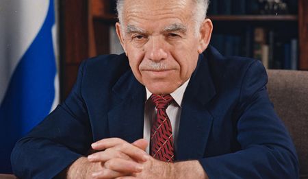 Israel's quintessential hard man, Yitzhak Shamir, dies quietly at 96