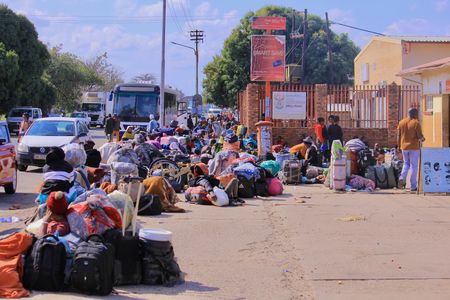Thousands of immigrants stuck in Musina with little food, water or shelter