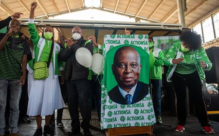 Lights! Music! Action! We score parties’ productions of their launch of ‘Manifesto 2021’