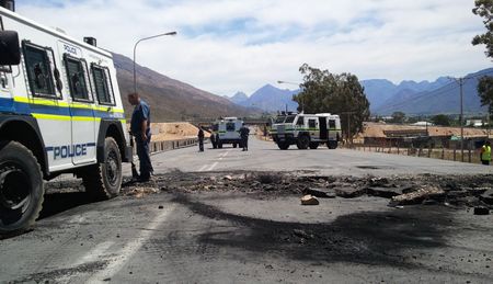 Cape winelands: Why the farmworkers defied Cosatu