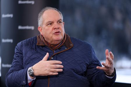 US debt-crisis worries sour Davos optimism on global economy