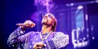 US rapper Snoop Dogg smokes during a performance in the Ahoy arena in Rotterdam, The Netherlands, 19 September 2023, as part of his autumn tour through Europe.  EPA-EFE/MARCEL KRIJGSMAN