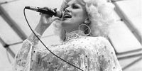 Photo Essay-Dolly Parton dies