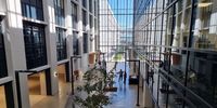 The spacious atrium in Stellenbosch University’s new Biomedical Research Institute. (Picture: Elsabé Brits)