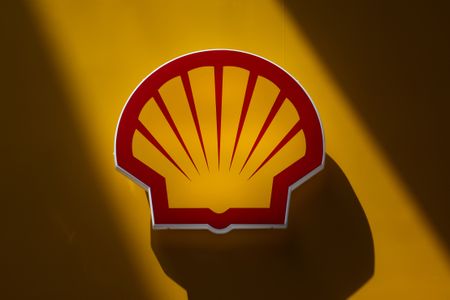Aramco, Trafigura Said to Compete for Shell South Africa Assets