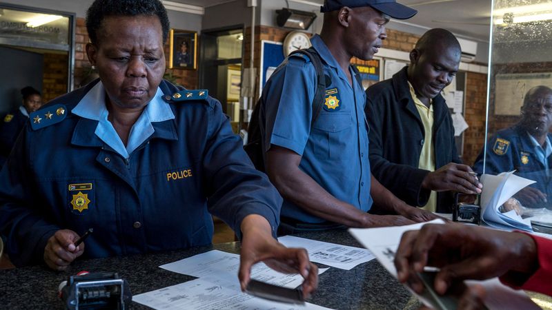 SAPS walk razor’s edge of thin blue line as public trust wavers