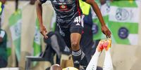 Khuliso Mudau of Mamelodi Sundowns and Thalente Mbatha of Orlando Pirates during the Nedbank Cup, final match between Mamelodi Sundowns and Orlando Pirates at Mbombela Stadium on June 01, 2024 in Nelspruit, South Africa. (Photo by Dirk Kotze/Gallo Images)