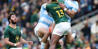 LONDON, ENGLAND - OCTOBER 04: Santiago Carreras of Argentina attempts to catch a high ball whilst under pressure from Canan Moodie of South Africa during The Rugby Championship match between South Africa Springboks and Argentina at Allianz Stadium on October 04, 2025 in London, England. (Photo by Ryan Pierse/Getty Images)