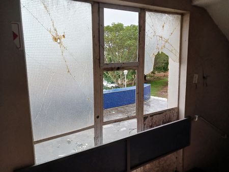Public Works minister promises swift action on decaying Gqeberha police flats