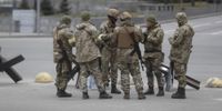 Ukrainian servicemen stand next to Czech hedgehogs (static anti-tank obstacle defences) in central Kyiv, Ukraine, on 6 March 2022. Russian troops entered Ukraine on 24 February, leading to a massive exodus of Ukrainians as well as internal displacements. (Photo: EPA-EFE / Zurab Kurtsikidze)