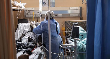 ‘We need staff and psychological help’: Photos from inside a Gauteng hospital ward