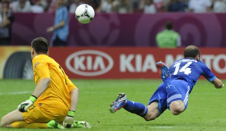 Euro 2012: Poland held by Greece as two sent off