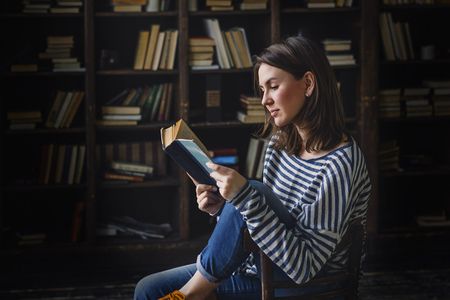 Should books be shelved? The role of libraries in the internet age