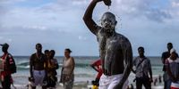 Multidisciplinary artist Thierno Gueye performs during a happening in support of Palestinian children in Gaza, on a beach in Yoff, Dakar, Senegal, 10 August 2025.  EPA/JEROME FAVRE