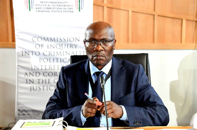 Follow live: WhatsApp chats: On-leave Police Minister Senzo Mchunu is in hot soup - Daily Maverick
