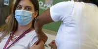 A nurse administers a dose of the corona vaccine to a medical worker at Hospital das Clinicas of the University of Sao Paulo on January 18, 2021 in Sao Paulo, Brazil. (Photo by Miguel Schincariol/Getty Images)