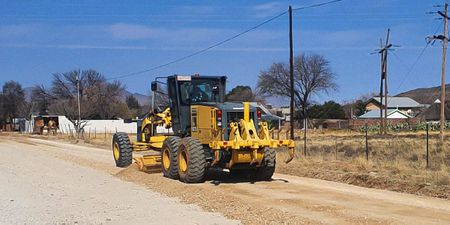 ‘Gatvol’ Middelburg farmers to the rescue after closed road kills their town