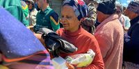 Kraaifontein elderly receiving parcels and blankets from Gift of the Givers during the Western Cape floods.  <br>(Photo: Jim Mohlala)