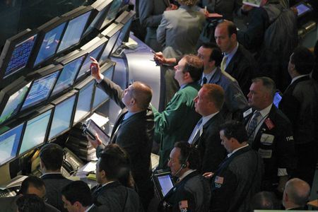 US stocks end lower as Italy fears hit bank shares