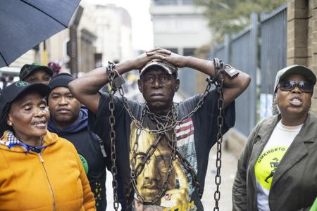 Zuma supporters gather outside Johannesburg High Court, and more from around the world