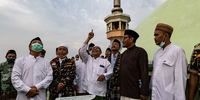 SURABAYA, INDONESIA - APRIL 01: Indonesian Muslims perform a Rukyatul Hilal to observe the new crescent moon, which determines the start of Ramadan at Al-Mabrur mosque on April 01, 2022 in Surabaya, Indonesia. Muslims worldwide observe Ramadan, the ninth month of the Islamic calendar which is marked by a holy month of fasting, prayer, and recitation of the Quran. (Photo by Robertus Pudyanto/Getty Images)
