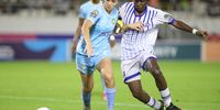 Esther Owusu of Ampem Darkoa FC challenges Laila Dahrouch of Sporting Club Casablanca during their 2023 CAF Women’s Champions League Finals semifinal match at Laurent Pokou Stadium in San Pedro, Ivory Coast on 14 November 2023. (Photo: Weam Mostafa/BackpagePix)