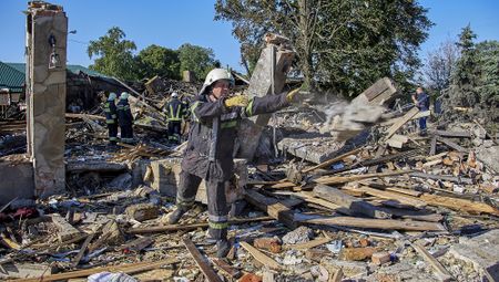 Three ‘mercenaries’ sentenced to death in Russian-occupied Donetsk; Kremlin launches new offensive