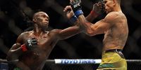 Alex Pereira (right) evades Israel Adesanya's jab during their Middleweight fight at UFC 281 at Madison Square Garden on 12 November, 2022 in New York City. (Photo: Jamie Squire/Getty Images)