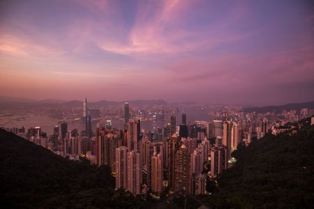 Hong Kong Home Prices to Fall As Residents Leave, UBS Says